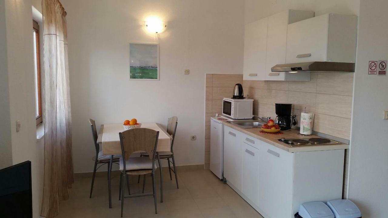 Apartman Ivanica Apartment Jezera Bagian luar foto