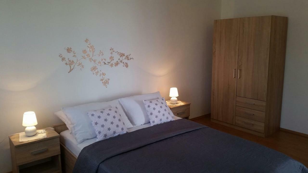 Apartman Ivanica Apartment Jezera Bagian luar foto